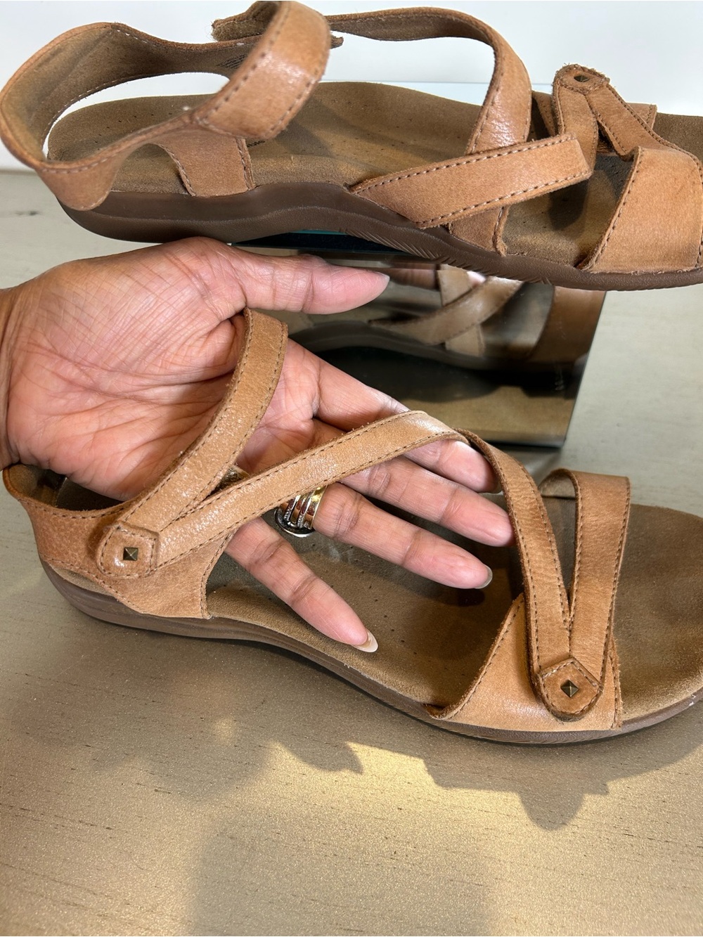 Taos Earth Women's Tan Leather Adjustable Strap Sandals - Picture 7 of 7
